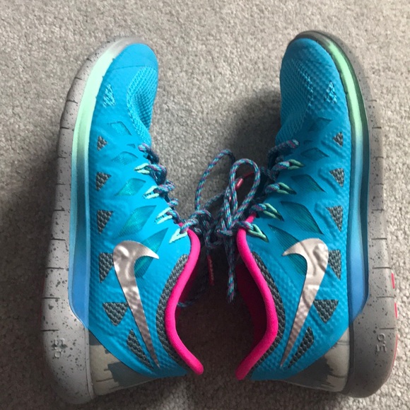 Nike Women’s “Missy” Sneakers - Picture 4 of 5